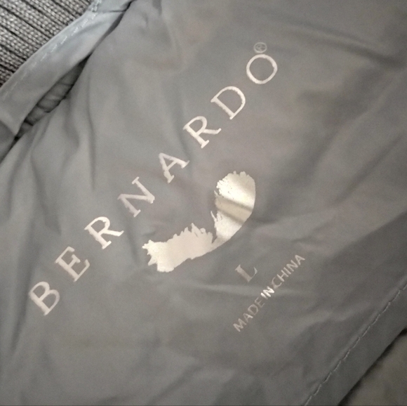 Bernardo Metallic Silver Goose Down Puffer Vest Ladies Size Large - Like New - Picture 3 of 5